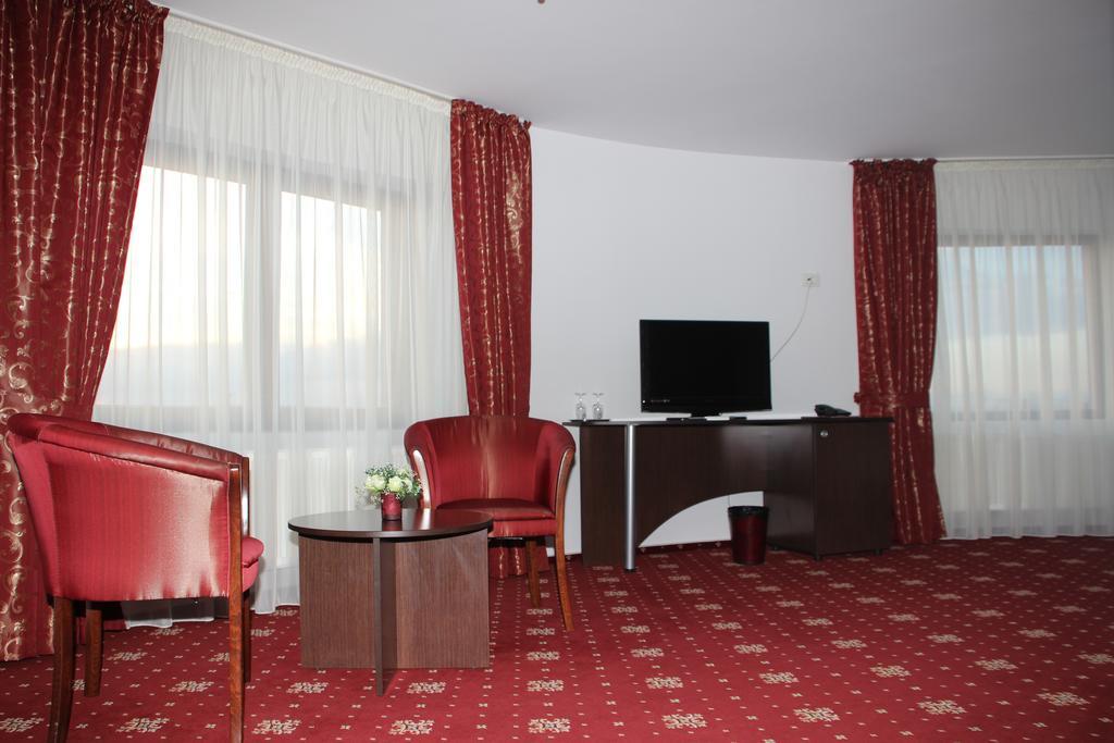 Hotel Royal 2 Urziceni Quarto foto