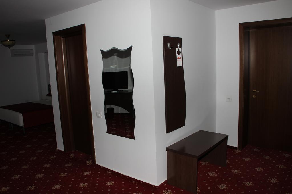 Hotel Royal 2 Urziceni Quarto foto